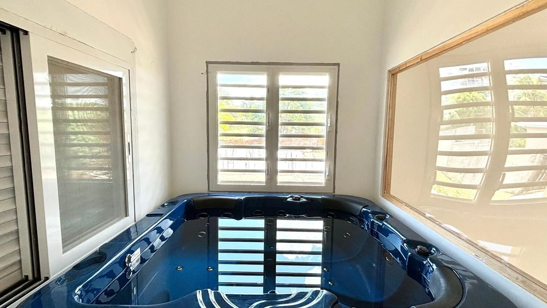 Villa Emeraude - Vue Sur Piscine Et Jacuzzi Prive Baie-Mahault Guadalupe